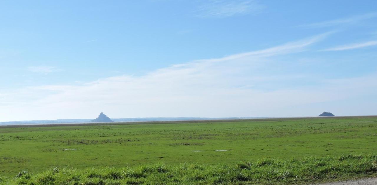 Gite De Charme "La Maison Saint-Leonard" Avec Piscine, Spa, Vue Sur Le Mont Saint-Michel Vains Exterior photo